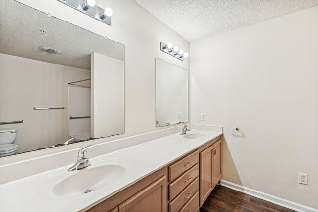 Building Photo - Woodland Crossing Apartment Homes