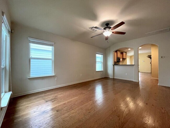 Foto del edificio - 18402 Mammoth Cave Blvd