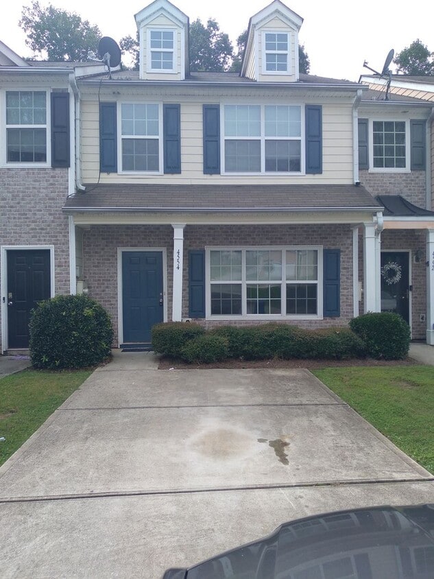 Foto principal - 3 bed 2 bath property in Atlanta!! -- Secu...
