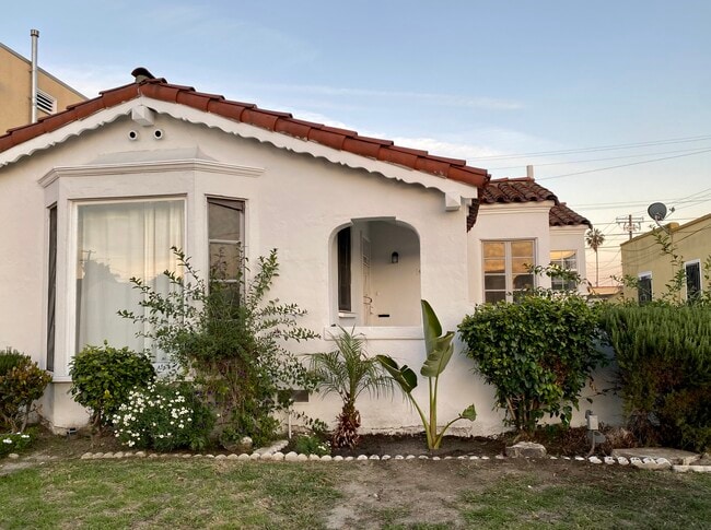 Building Photo - 5854 Arlington Ave