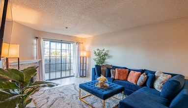 Building Photo - 6545 Reseda Blvd