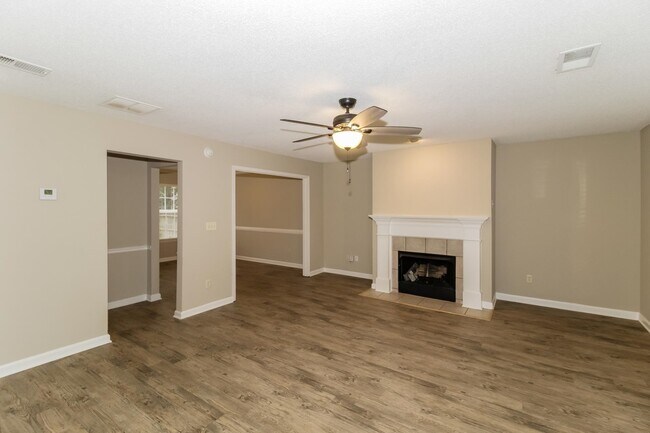 Foto del edificio - 5368 Milton Ridge Dr