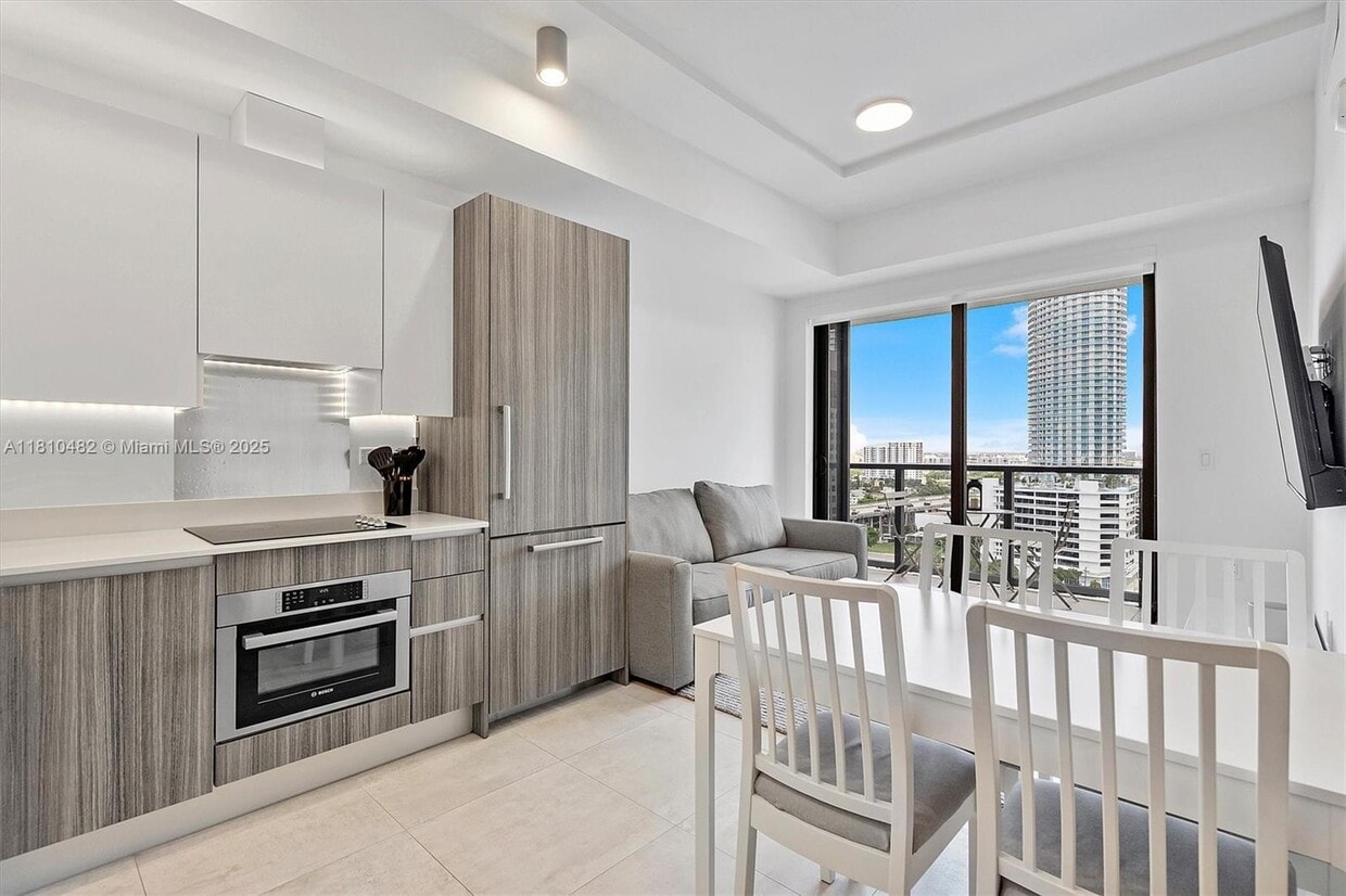 Foto principal - 239 SW 9th St