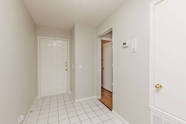 Building Photo - 704 Red River Ln