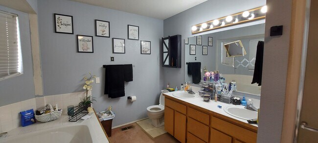 Building Photo - 24028 25th Ave S