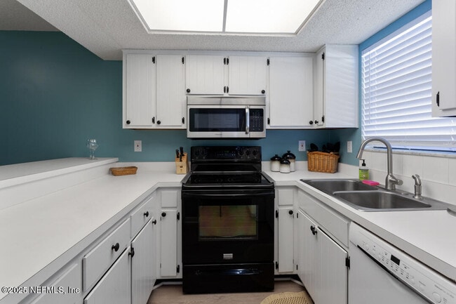 Building Photo - 222 Hiawatha Ct