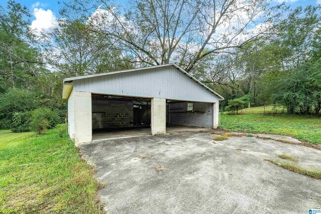 Foto del edificio - 305 Rose Hill Rd