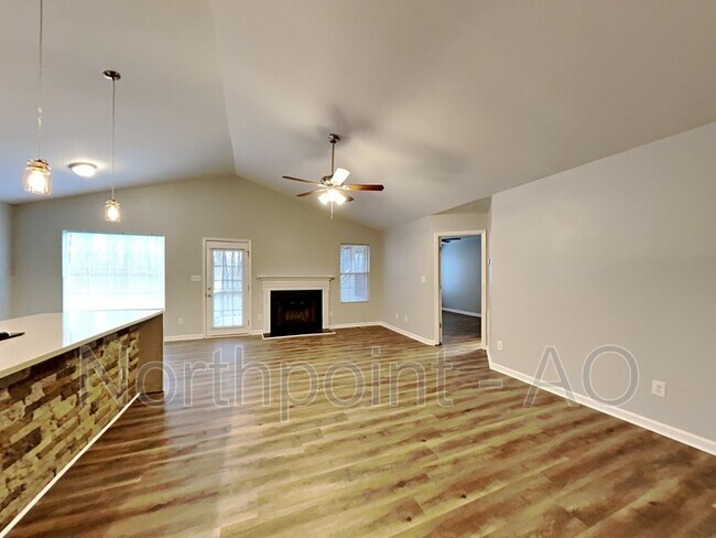 Foto del edificio - 5908 Tall Pines Ct