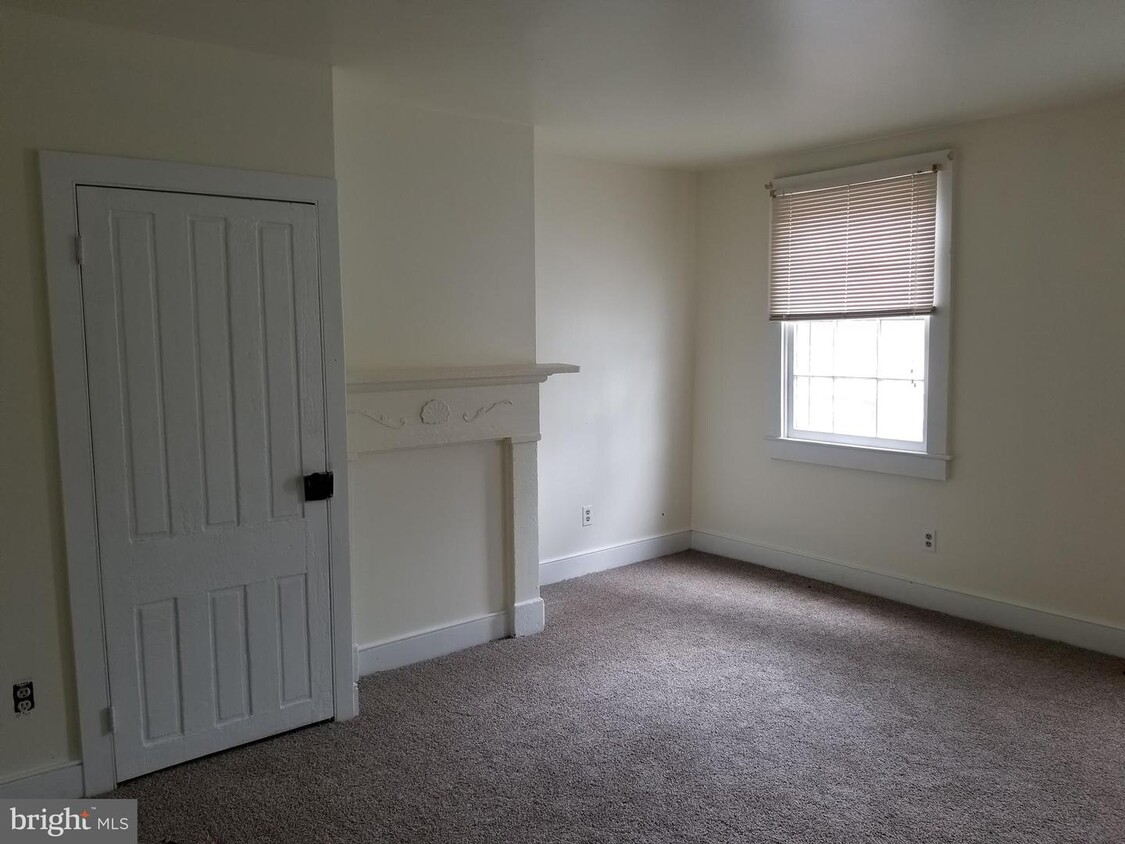 Primary Photo - 224 Charles St