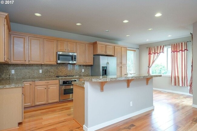 Building Photo - 6146 NE Ridgestone Ct