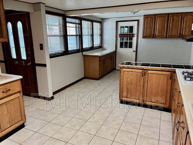 Foto del edificio - 2405 Woodmont Dr
