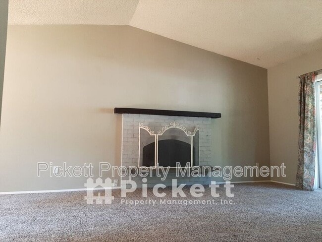 Foto del edificio - 391 NW Mosher Canyon Rd