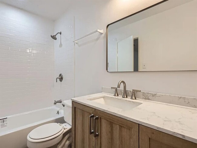 Building Photo - 1301 Hollow Creek Dr
