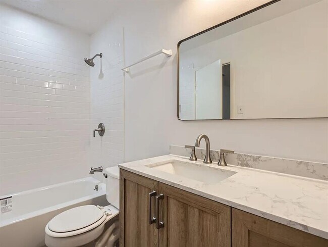 Foto del edificio - 1301 Hollow Creek Dr