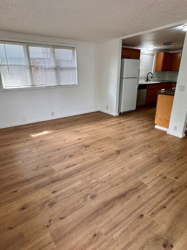 Foto del edificio - Charming Home w/Fenced Yard, Garage, W/D, Great Location, and More!