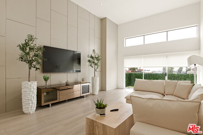 Foto del edificio - 10630 Wilkins Ave