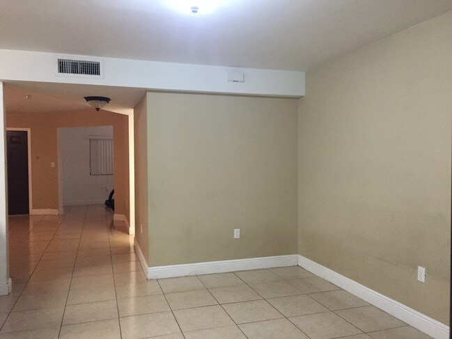 Foto del edificio - 11115 W Okeechobee Rd