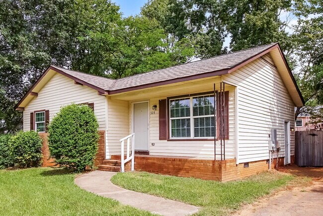 Building Photo - 528 W Arrowood Rd