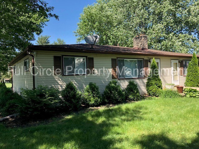 Primary Photo - Plain City duplex with yard!