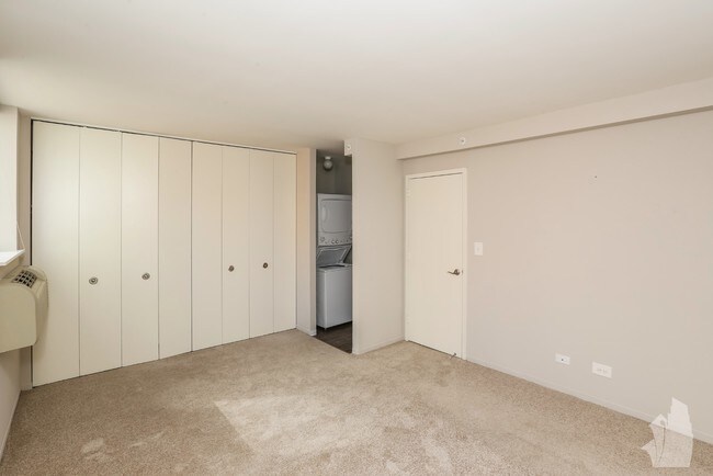 Building Photo - Best Price for River North