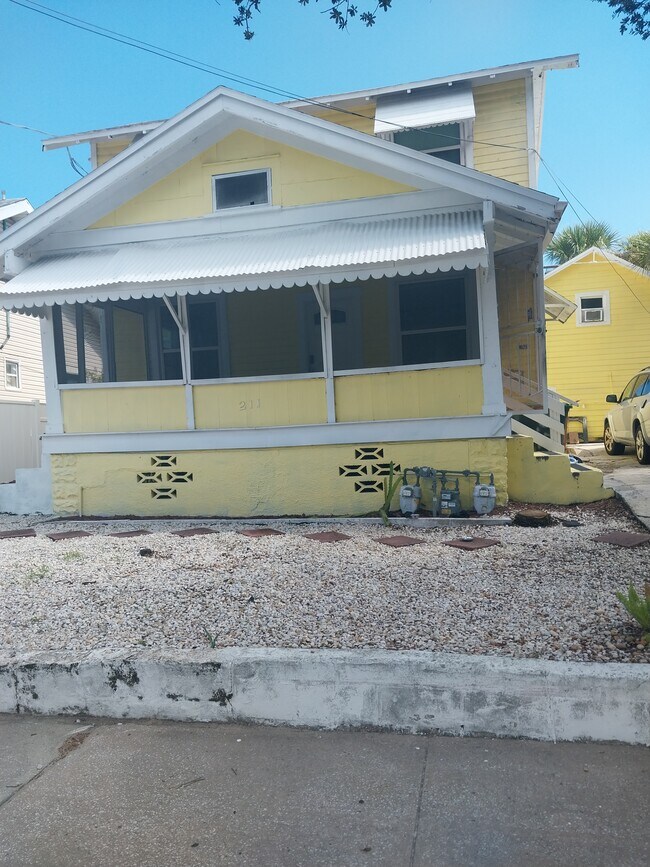 Foto del edificio - 211 S Oleander Ave