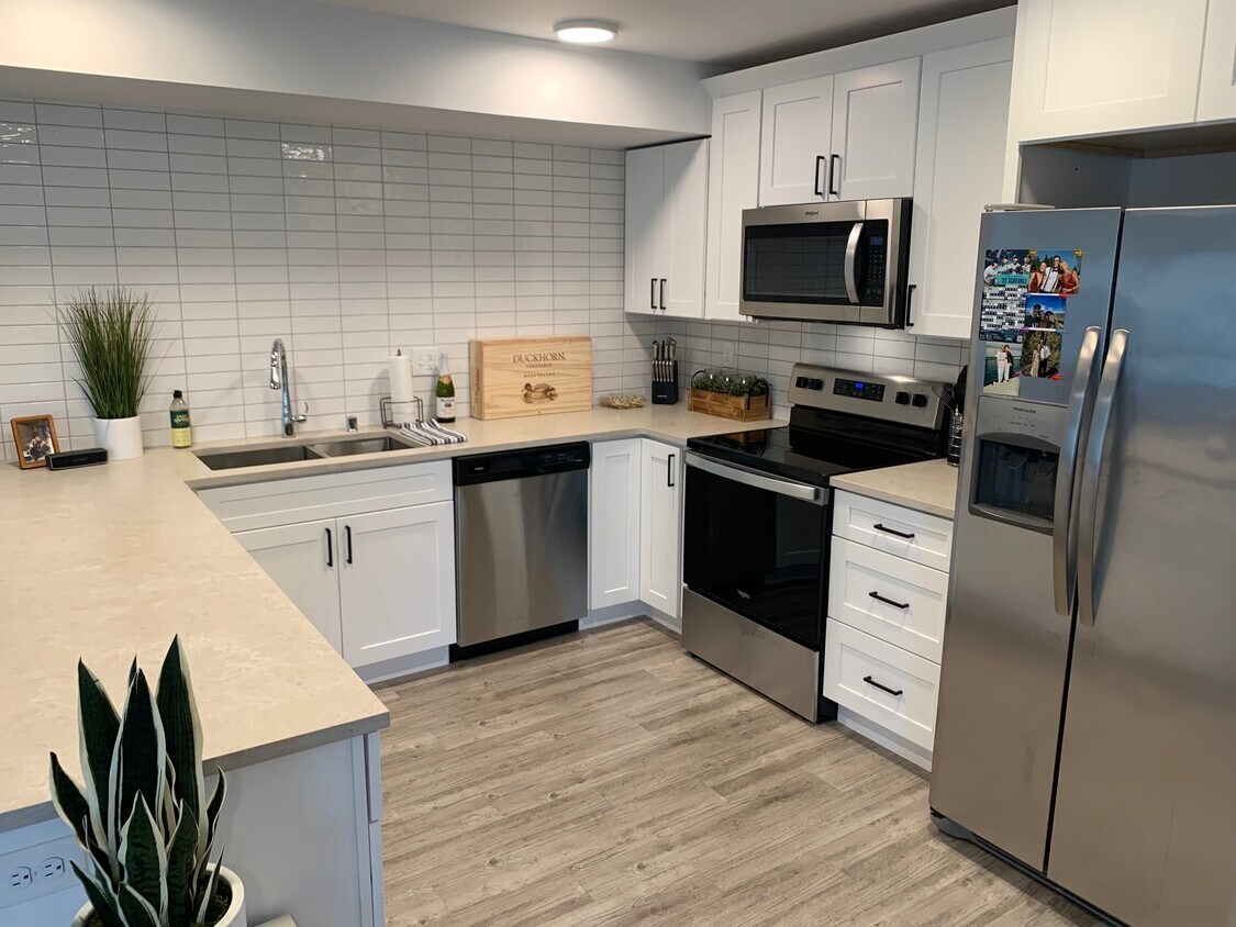 211 Grover St Unit 2, Lynden, WA 98264 Apartment for Rent in Lynden