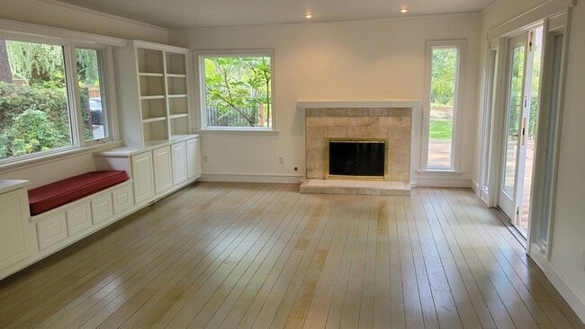 Building Photo - Excellent West Side Alamo Home