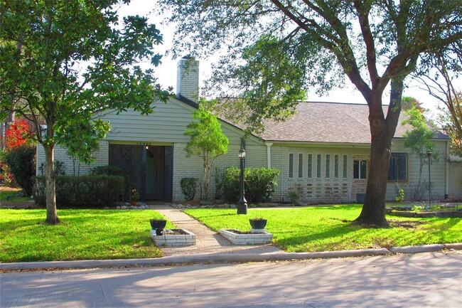 Foto del edificio - 13902 Paradise Valley Drive, Houston, TX 7...