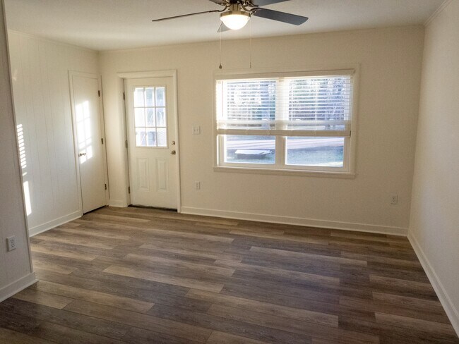 Building Photo - 239 Stone Dr