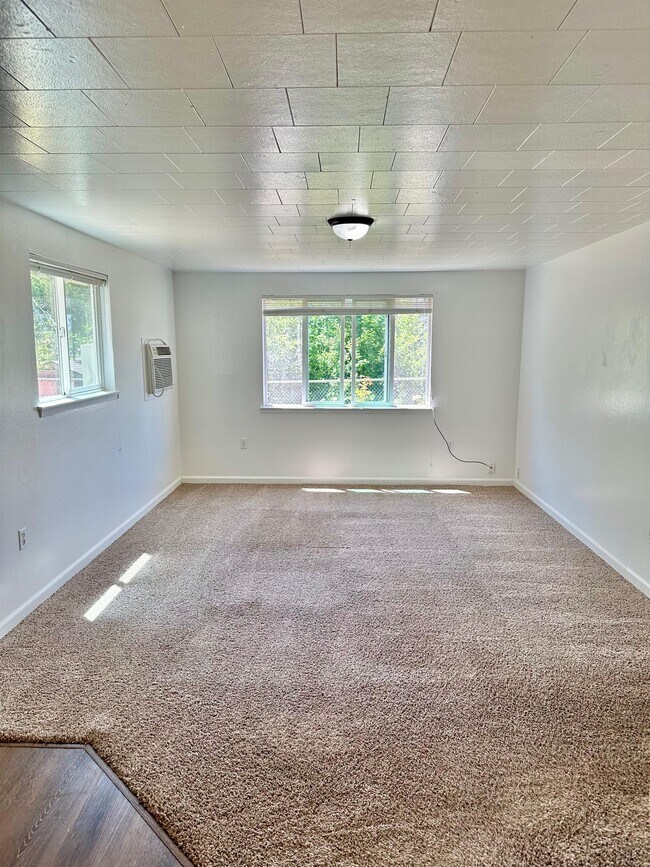 Building Photo - 321 E Maryland Dr