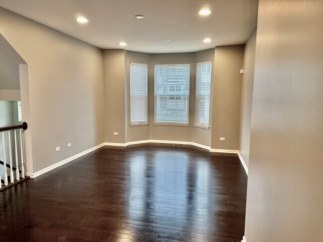 Building Photo - 2953 Madison Dr