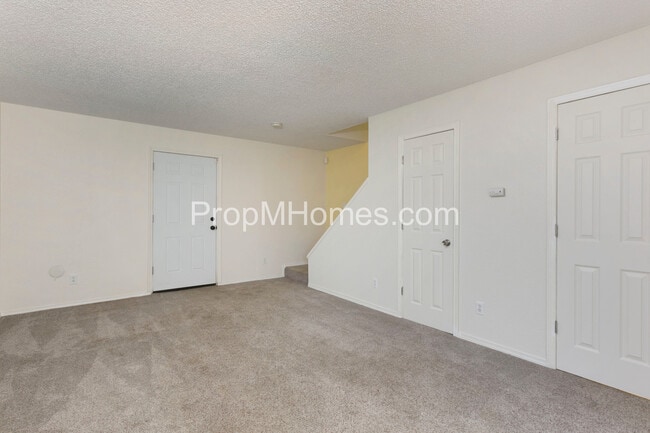 Building Photo - Discover Modern Comforts & Garden Serenity in Foster-Powell!