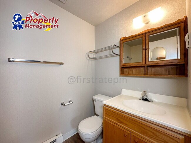 Foto del edificio - 1681 N Laurel St