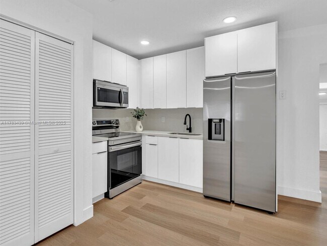 Foto del edificio - 470 NE 165th St