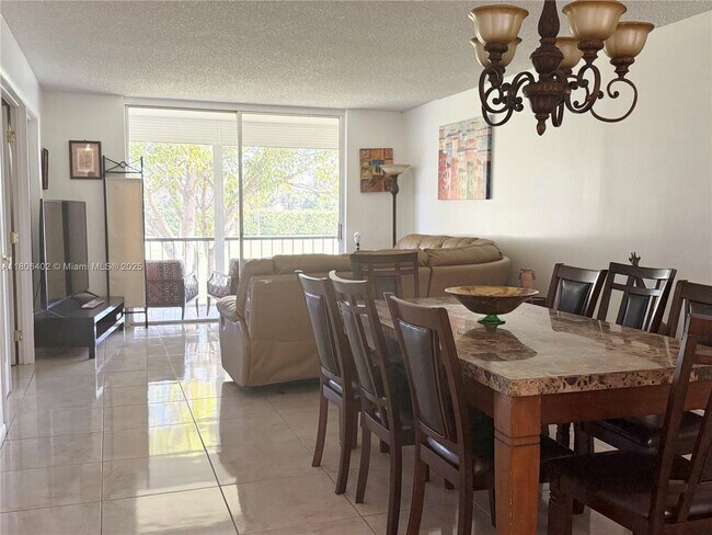 Foto del edificio - 9820 S Hollybrook Lake Dr