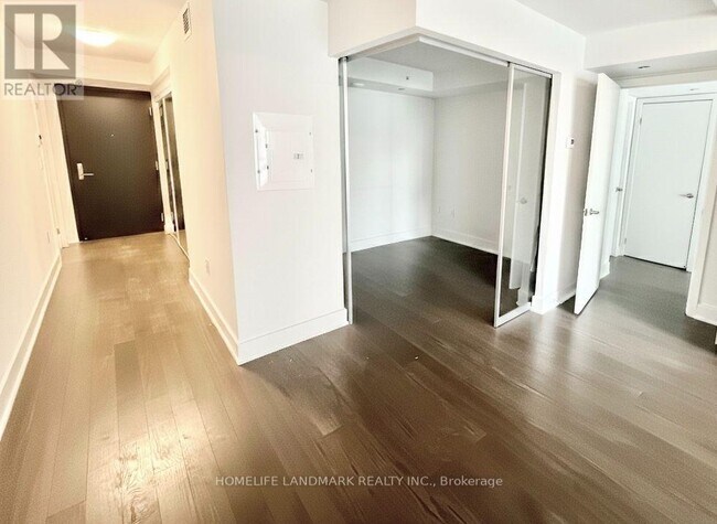 Photo du bâtiment - 955 Bay St.