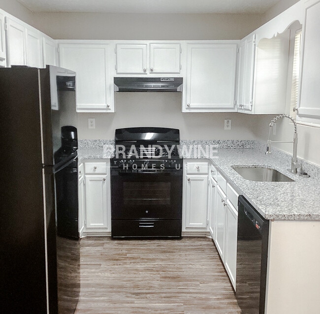 Building Photo - 1/2 MONTH FREE RENT