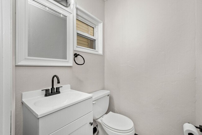 Foto del edificio - WOW! 3 BEDROOM BOMBSHELL IN BON AIR WITH B...