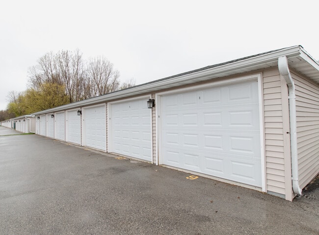 Building Photo - Roland Lane Estates