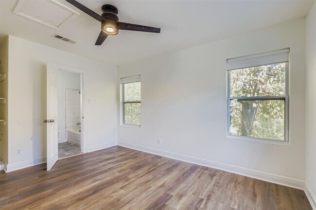 Foto del edificio - 1013 E 3rd St