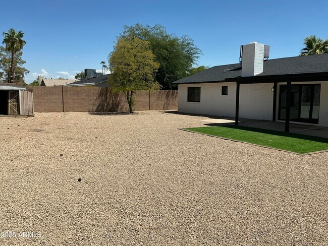 Foto del edificio - 5038 E Winchcomb Dr