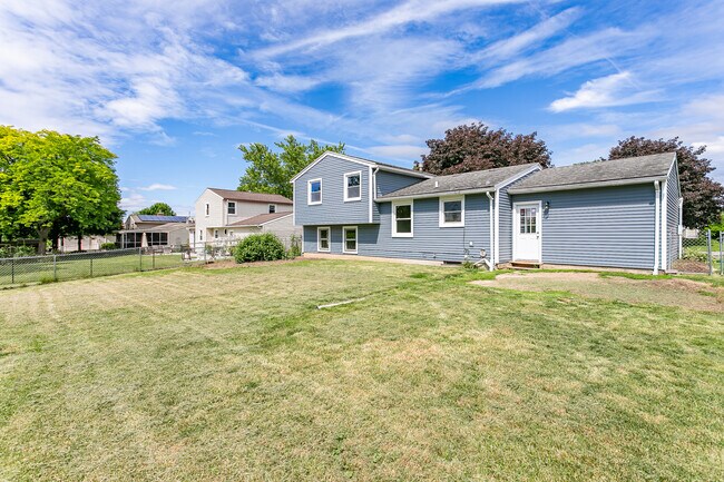 Foto del edificio - 1736 Elmwood Cir