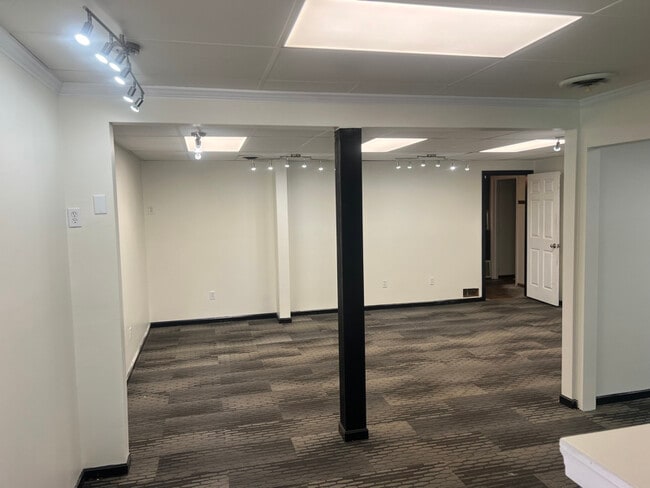 Building Photo - 627 Prospect Ave S