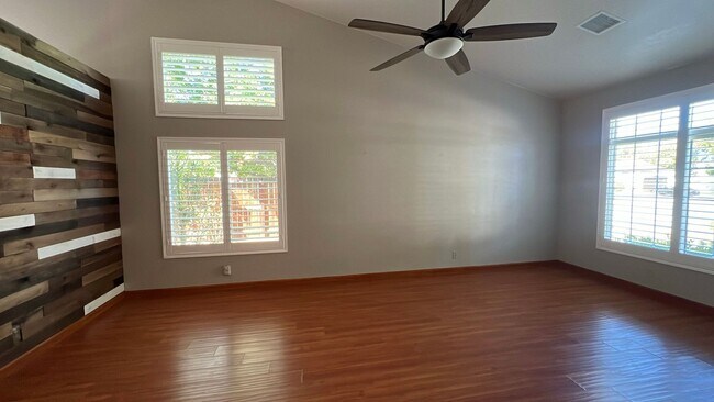 Building Photo - West Palmdale Home