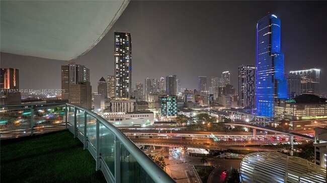 Building Photo - 350 S Miami Ave