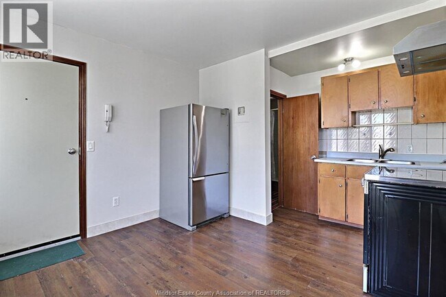 Building Photo - 401 PARENT Unit# 2