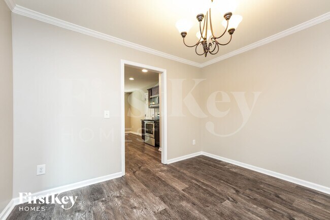 Building Photo - 819 Fairfield Dr