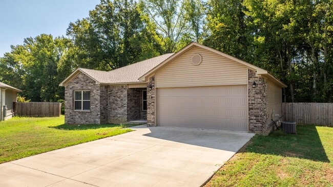 Building Photo - 18 Lilly Ann Cir
