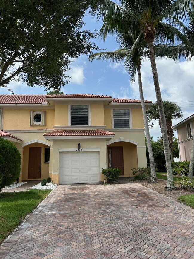 Building Photo - 1412 Seminole Palms Dr