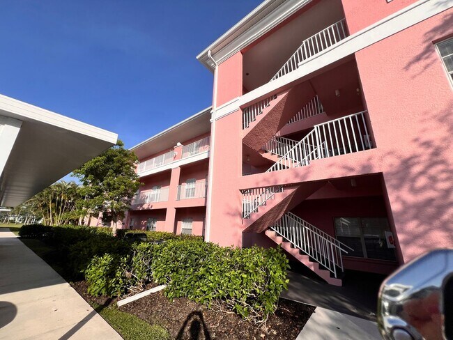 Foto del edificio - Annual Unfurnished Rental – 3 Bed, 2 Bath Condo in Gated Community!